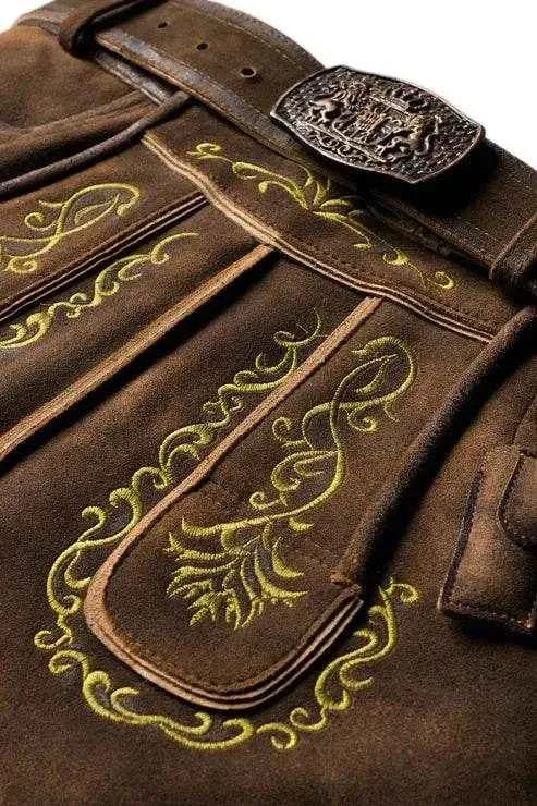 Bayerische Kurz Männerhose mit Trachtenknöpfen