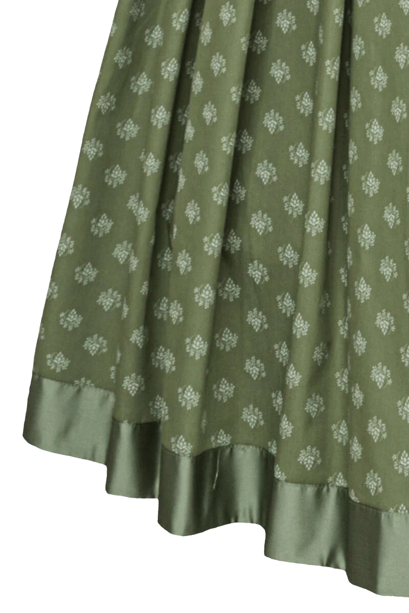 Midi-Dirndl hochgeschlossen
