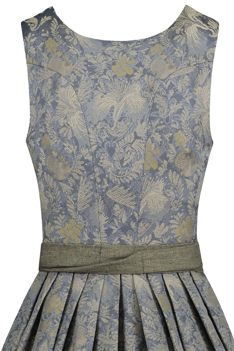 Dirndl mit Herzauschnitt