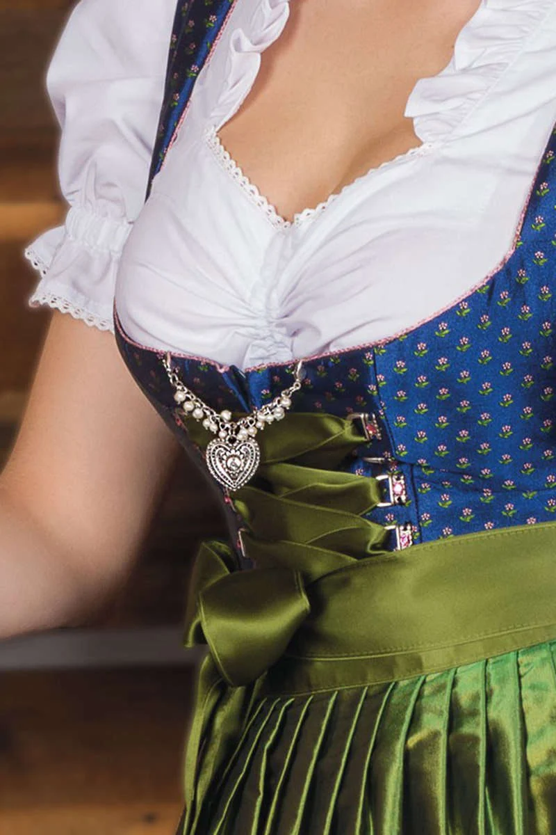 Dirndl-Charivari