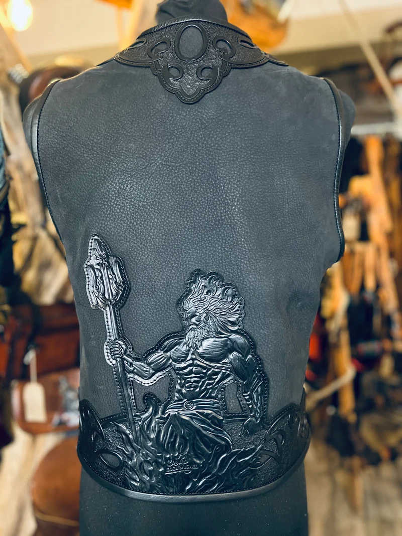 Lederweste !Einzelstück! "Poseidon Tribal" Wasserbüffel