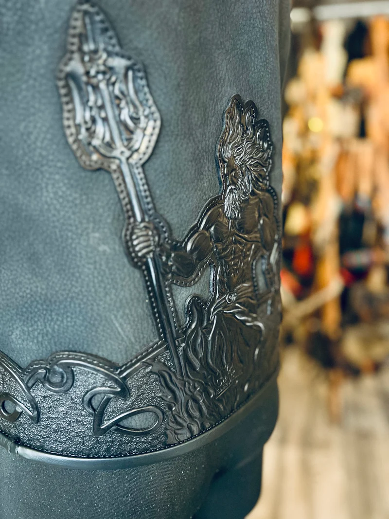 Lederweste !Einzelstück! "Poseidon Tribal" Wasserbüffel